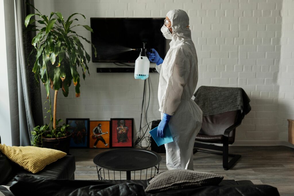 Nettoyage et décontamination d'un logement après accumulation animale par France Intervention Habitat